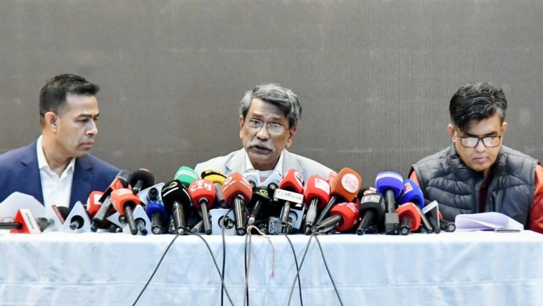 দেশের মানুষ আর পুরনো ব্যবস্থায় ফিরতে চান না: আলী রীয়াজ